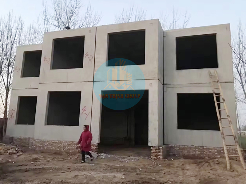 dd-thi-cong-nha-2-tang-bang-be-tong-duc-san