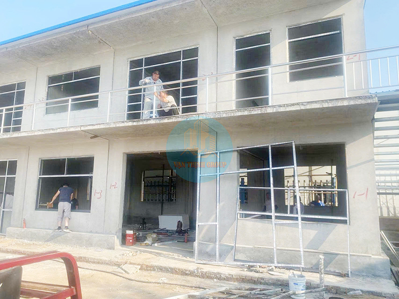 dd-thi-cong-truong-hoc-bang-be-tong-duc-san