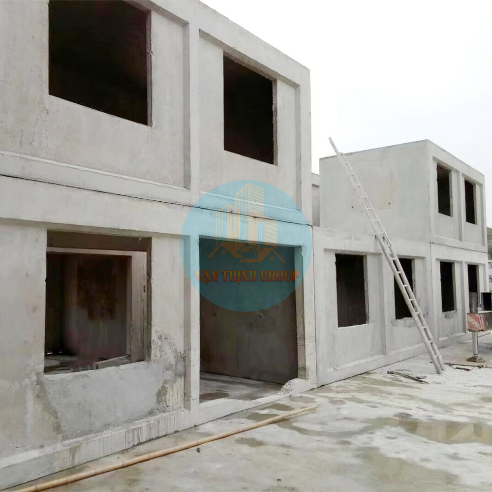 Nhà 2 tầng bằng bê tông đúc sẵn