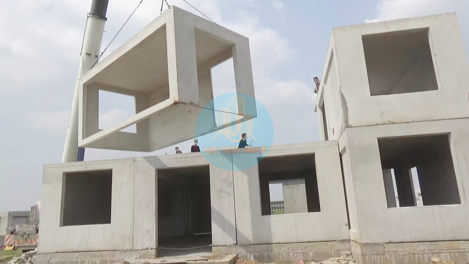 Nhà 2 tầng bằng bê tông đúc sẵn