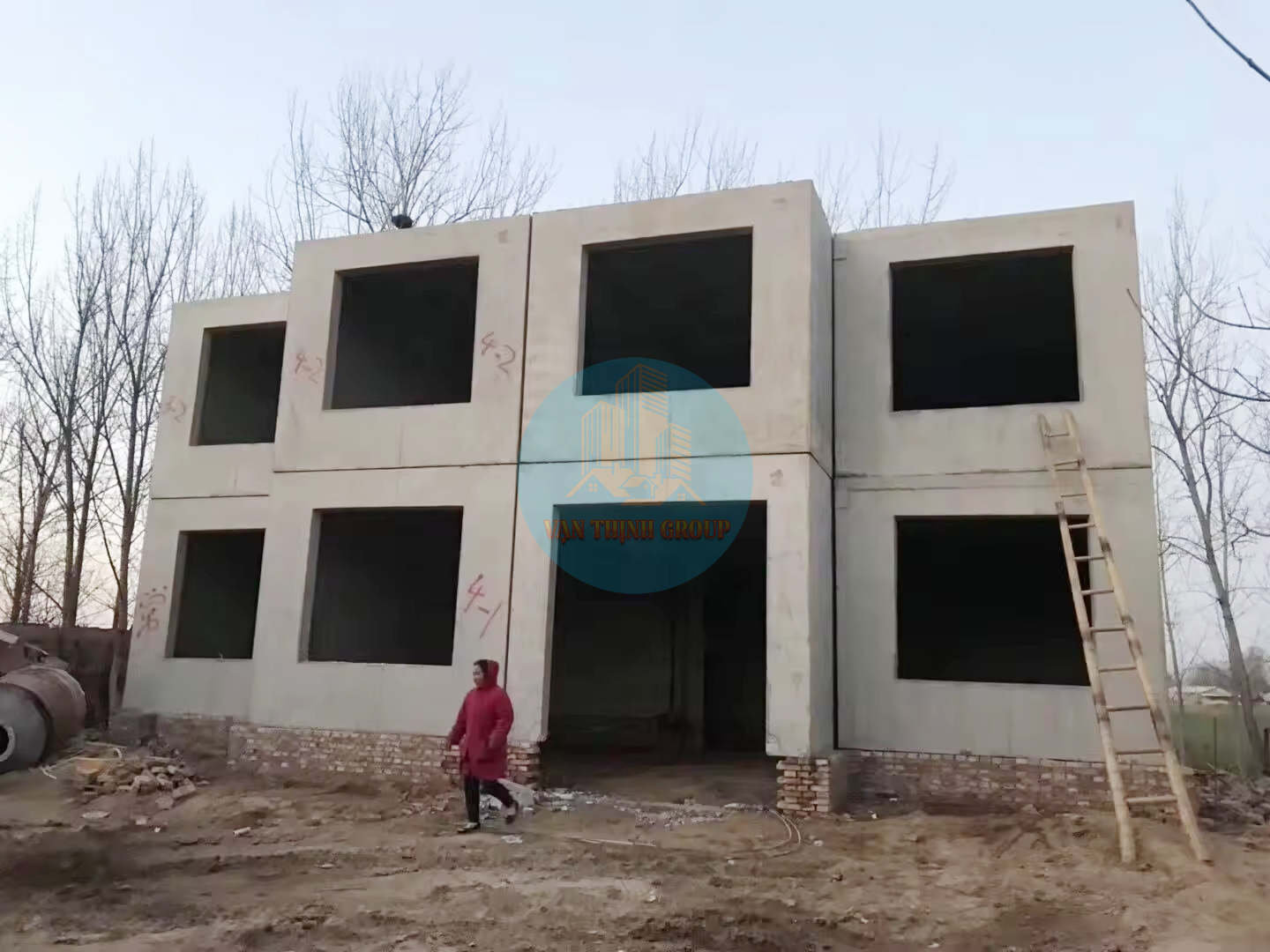 Nhà 2 tầng bằng bê tông đúc sẵn